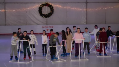 İzmir Büyükşehir Belediyesi, Okul Aile Birliği Destek Projesi çerçevesinde öğrencileri