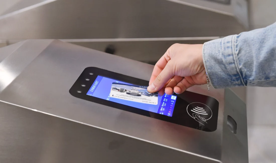 İzmir Büyükşehir Belediyesi, vatandaşlardan gelen talepler doğrultusunda toplu ulaşımda kullanılan