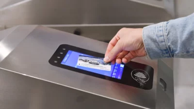 İzmir Büyükşehir Belediyesi, vatandaşlardan gelen talepler doğrultusunda toplu ulaşımda kullanılan