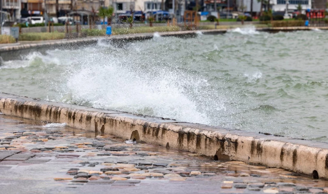 Ege’yi etkisi altına alan düşük basınç sistemi ve güneyli rüzgâr,