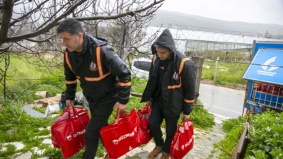İzmir'de Güzelbahçe Belediyesi, Ramazan öncesi 12 Mahalle’de ihtiyaç sahibi 350