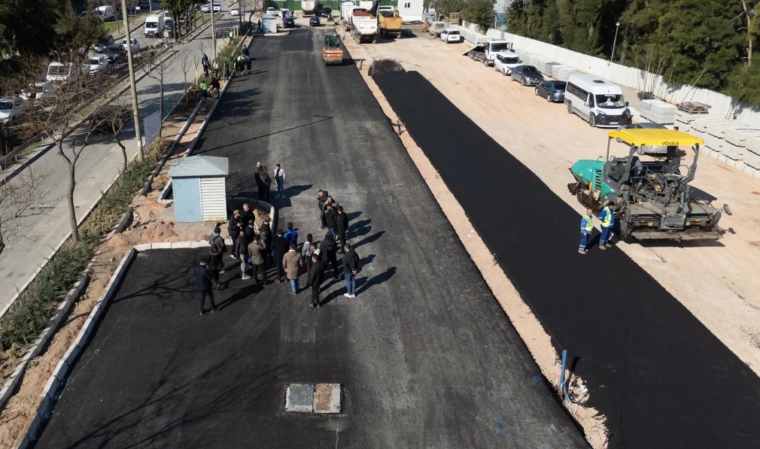 İzmir Büyükşehir Belediye Başkanı Dr. Cemil Tugay, Konak Gaziler Caddesi