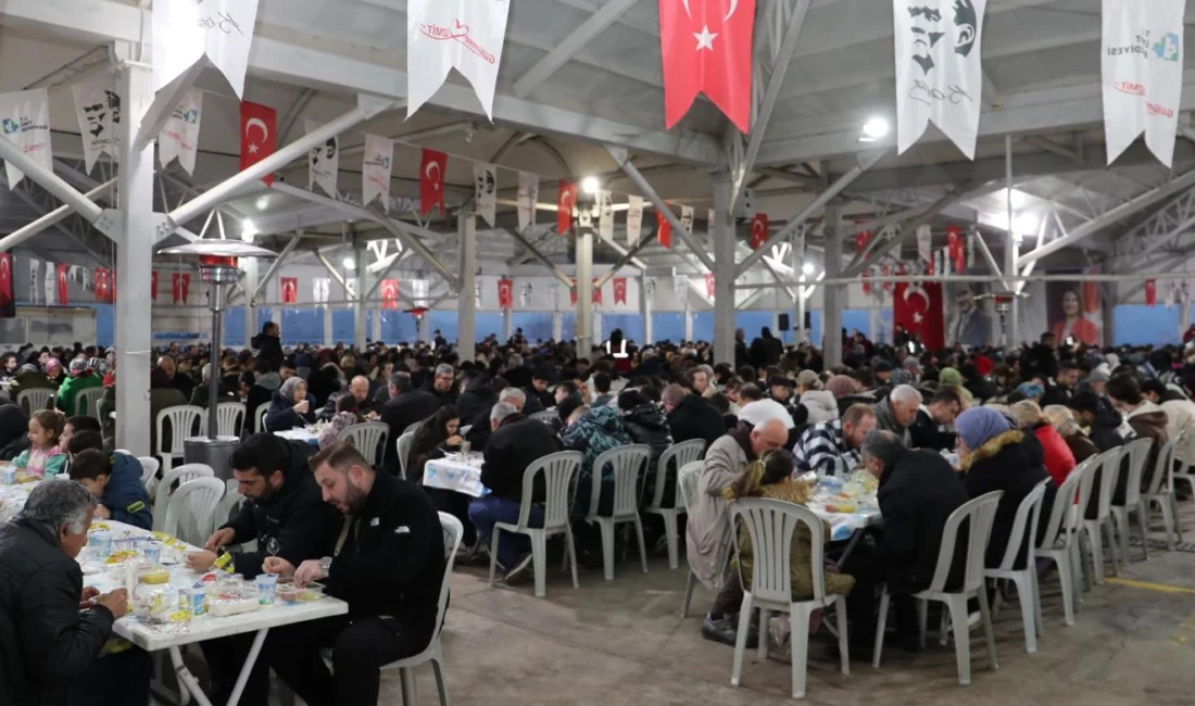 İzmit Belediyesi, Ramazan ayının paylaşma ve dayanışma ruhunu mahalle iftarlarıyla