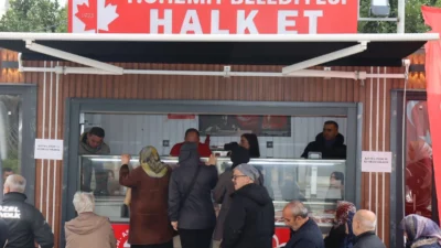 Kocaeli'de İzmit Belediyesi Halk Et Mobil Aracı, Ramazan ayının ilk