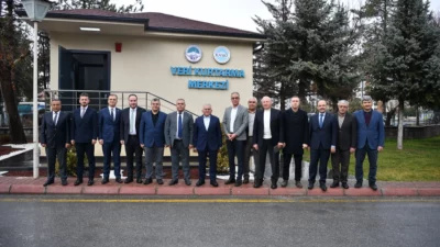 Kayseri Büyükşehir Belediye Başkanı Dr. Memduh Büyükkılıç, KASKİ yerleşkesi içerisinde