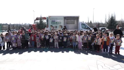 “Mobil Sıfır Atık Toplama ve Eğitim Aracı” ile okullarda eğitim