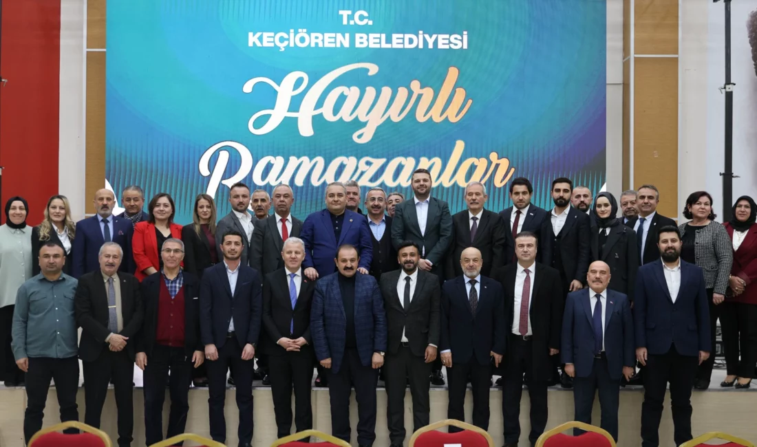 Mesut Özarslan, Mevlana Kültür Merkezi’nde düzenlenen iftar programında Çorumlu vatandaşlarla