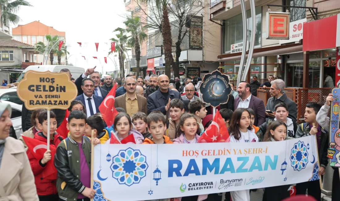 Kocaeli Çayırova Belediye Başkanı Bünyamin Çiftçi ve yüzlerce Çayırovalı minik öğrenci,