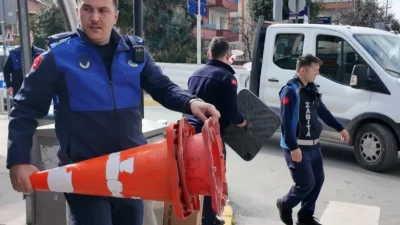 Kocaeli Çayırova Belediyesi Zabıta Müdürlüğü ekipleri, ilçe genelindeki ana caddelerde