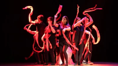 Kocaeli Büyükşehir Belediyesi bünyesinde faaliyet gösteren KO-MEK uygulamalı tiyatro branşı