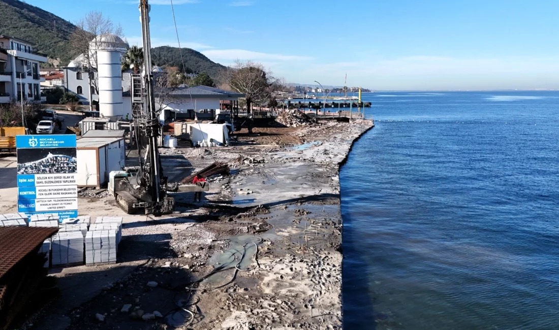 Kocaeli Büyükşehir Belediyesi, Gölcük Ulaşlı sahilini deniz taşkınlarından koruyacak çalışmalarda