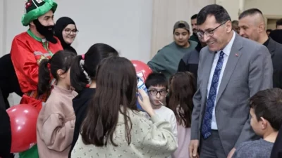 Kütahya Belediyesi'nin Ramazan programı kapsamında, Belediye Başkanı Eyüp Kahveci vatandaşlarla