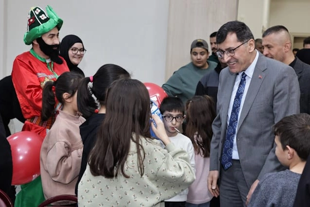 Kütahya Belediyesi'nin Ramazan programı kapsamında, Belediye Başkanı Eyüp Kahveci vatandaşlarla