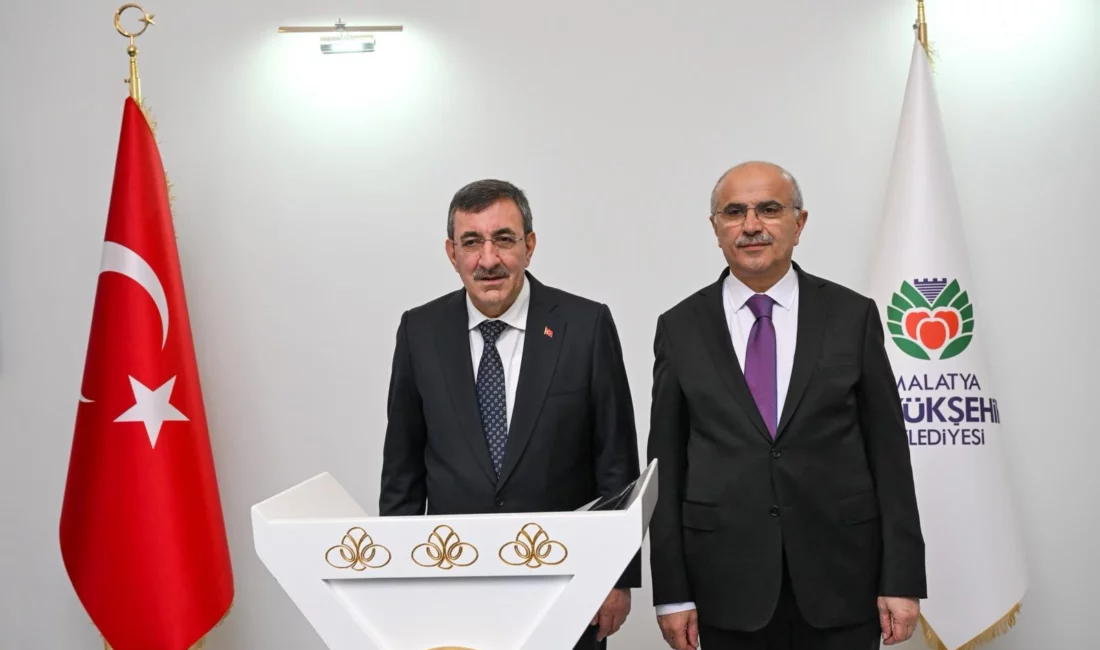 Cumhurbaşkanı Yardımcısı Cevdet Yılmaz, Büyükşehir Belediyesi Hizmet binası içerisinde yapılan