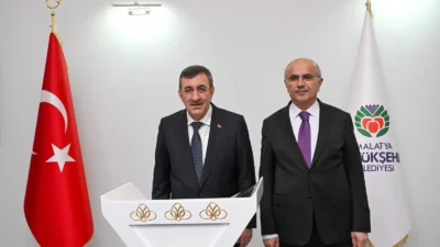 Cumhurbaşkanı Yardımcısı Cevdet Yılmaz, Büyükşehir Belediyesi Hizmet binası içerisinde yapılan