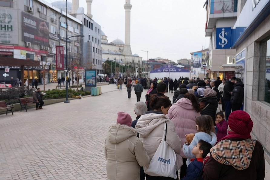 İstanbul'da Maltepe Cumhuriyet Meydanı Ramazan ayının üçüncü gününde de birlik