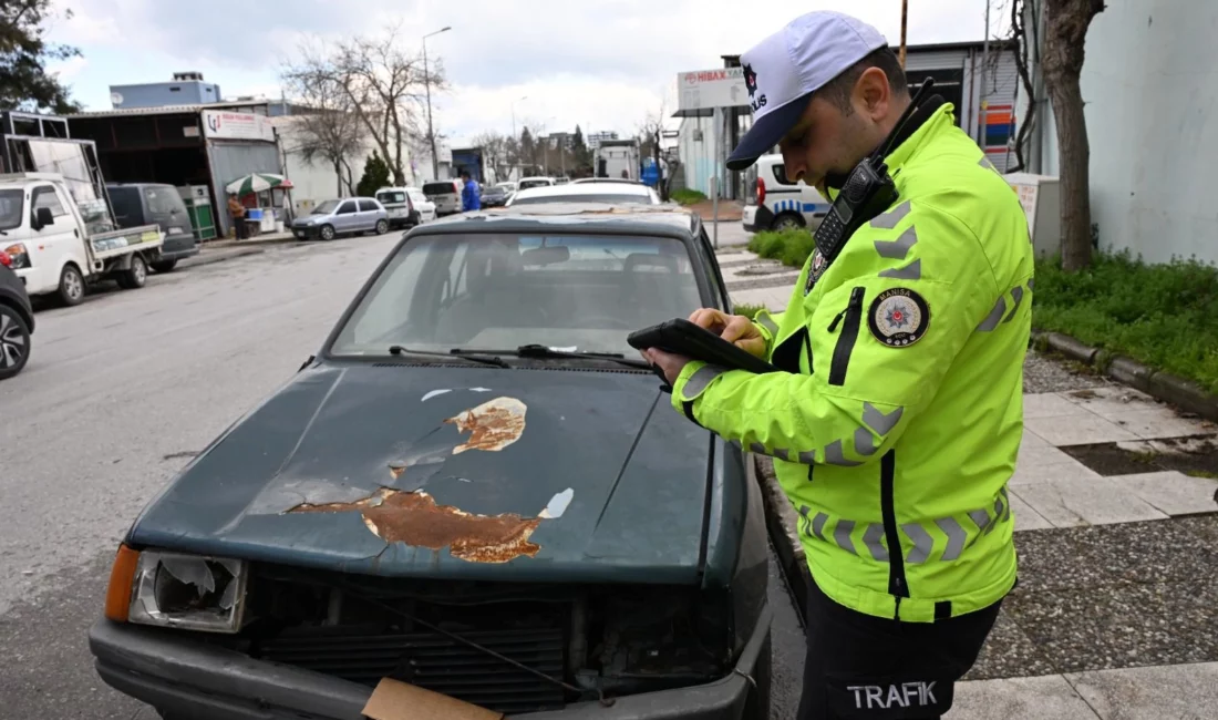 Manisa Büyükşehir Belediyesi, kent genelinde görüntü kirliliği oluşturan, trafik akışını