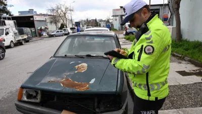 Manisa Büyükşehir Belediyesi, kent genelinde görüntü kirliliği oluşturan, trafik akışını