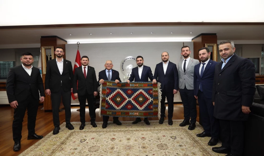 Kayseri Büyükşehir Belediye Başkanı Dr. Memduh Büyükkılıç, Türkiye Gençlik Vakfı