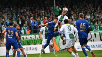 Bursaspor Deplasmanda Konuk Olduğu Menemen FK'yı 3-1 Mağlup Ederek Zirvede