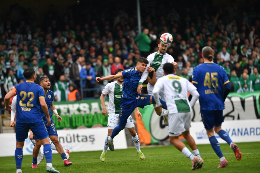 Bursaspor Deplasmanda Konuk Olduğu Menemen FK'yı 3-1 Mağlup Ederek Zirvede