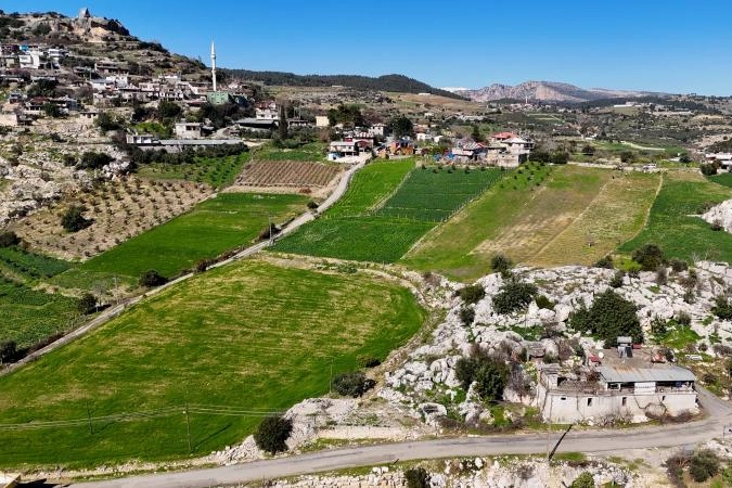 Mersin Büyükşehir Belediyesi’nin kırsal kalkınmayı önceleyen örnek projeleri, üreticinin yüzünü