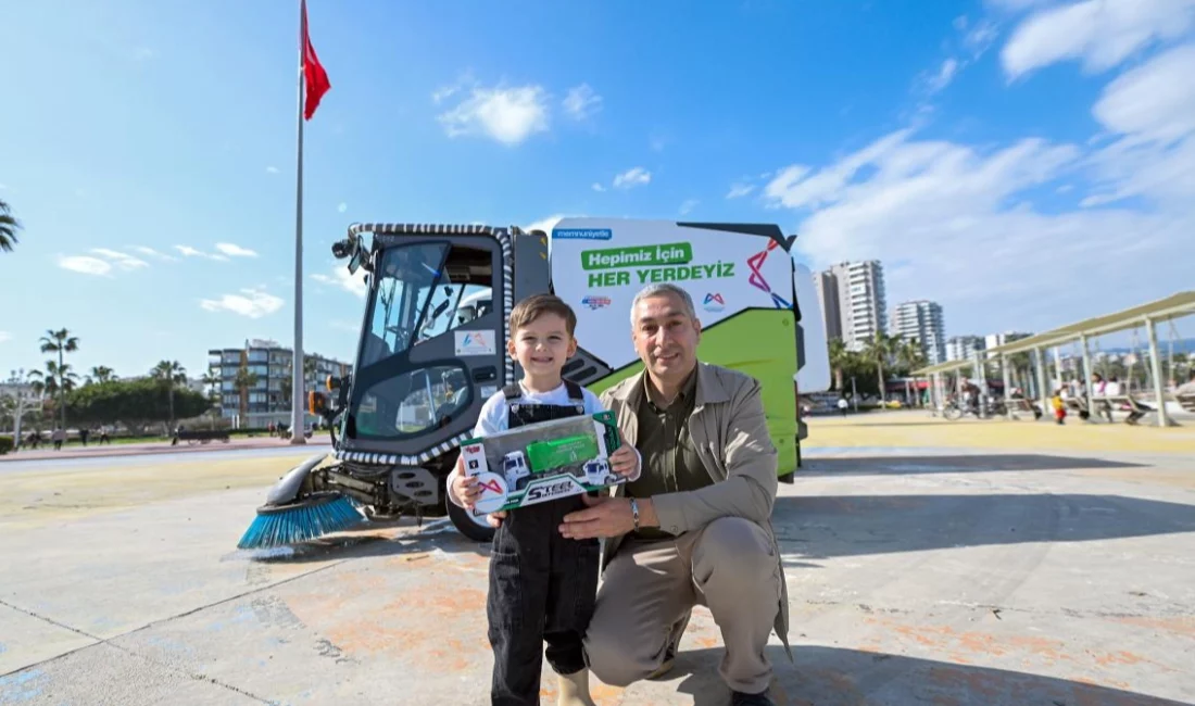 Mersin Büyükşehir Belediyesi, süpürge araçlarına olan sevgisi sosyal medyada paylaşılan