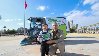 Mersin Büyükşehir Belediyesi, süpürge araçlarına olan sevgisi sosyal medyada paylaşılan