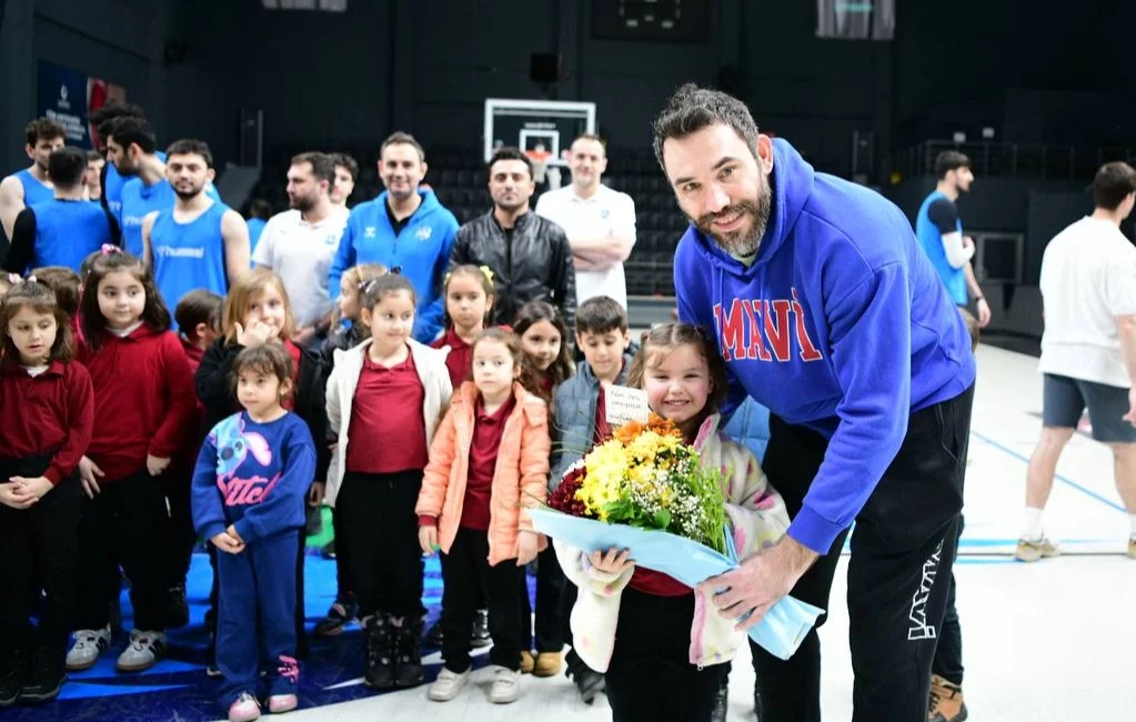 Akse İlkokulu’nda eğitim gören birinci sınıf öğrencileri, Çayırova Belediyesi Basketbol