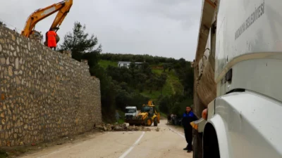 Bursa'nın Mudanya ilçesi Tirilye Mahallesi Kumyaka Caddesi’nde zeytinlik alanda imar
