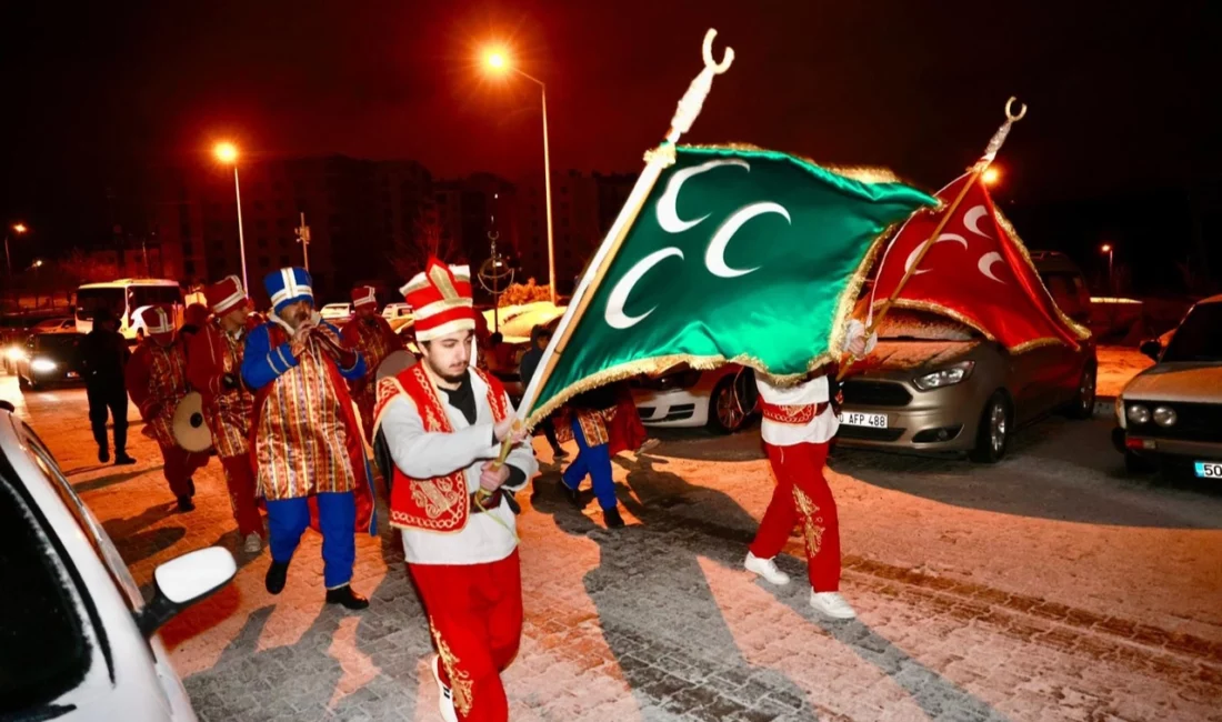 Nevşehir’de vatandaşlar ilk sahura mehteran takımının marşlarıyla uyandı. Nevşehir Belediye