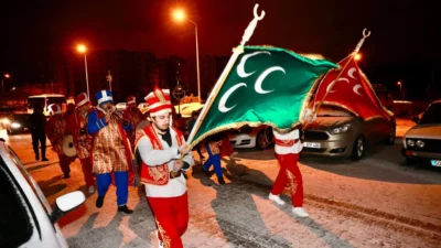 Nevşehir’de vatandaşlar ilk sahura mehteran takımının marşlarıyla uyandı. Nevşehir Belediye