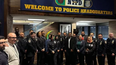 NYPD bünyesindeki Müslüman Polisler Derneği, Manhattan’daki polis merkezinde düzenlediği hilal