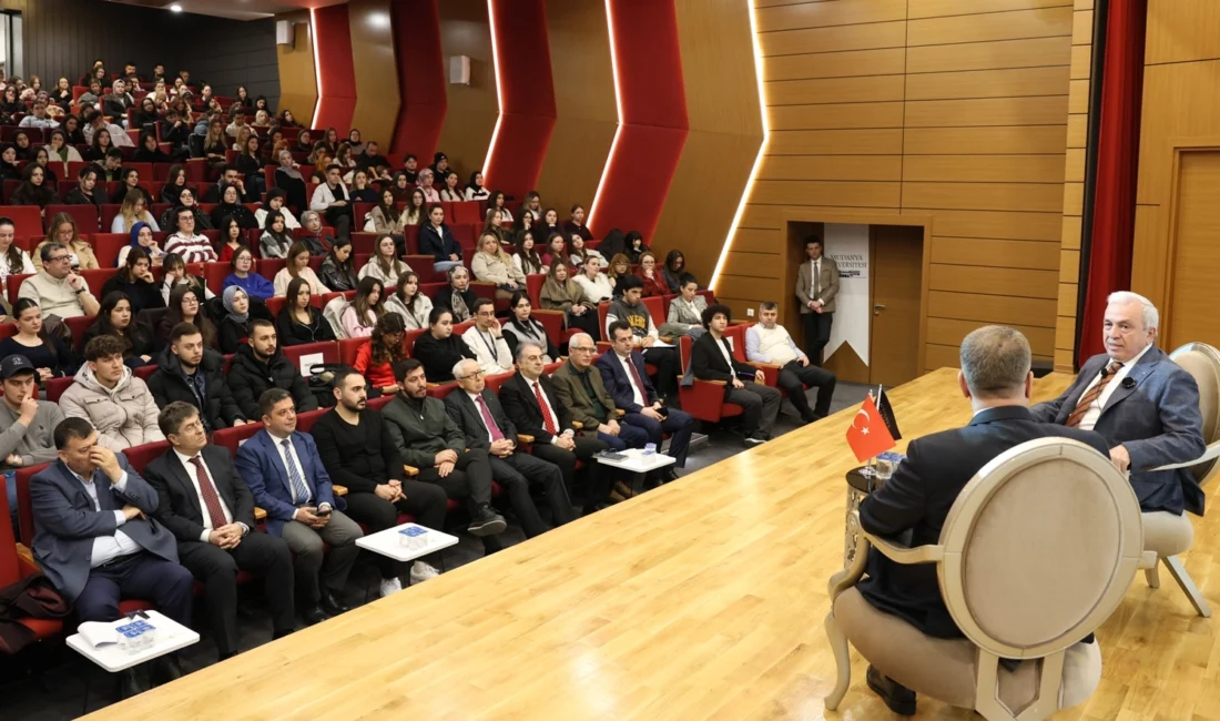 Bursa'da Nilüfer Belediye Başkanı Şadi Özdemir, Mudanya Üniversitesi tarafından düzenlenen