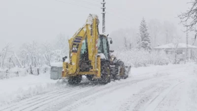Ordu Büyükşehir Belediyesi ekipleri, 24 saatte 472 mahalle yolunu ulaşıma