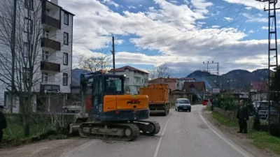 Ordu Büyükşehir Belediyesi, Altınordu’nun Kayabaşı Mahallesi’nde kaldırım, yol genişletme ve