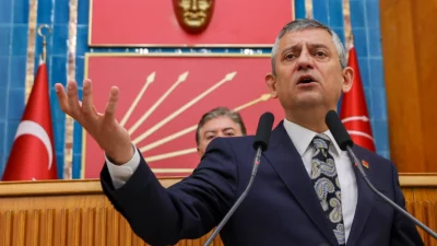 CHP Genel Başkanı Özgür Özel, TBMM’deki grup toplantısında “Diplomasız Erdoğan”