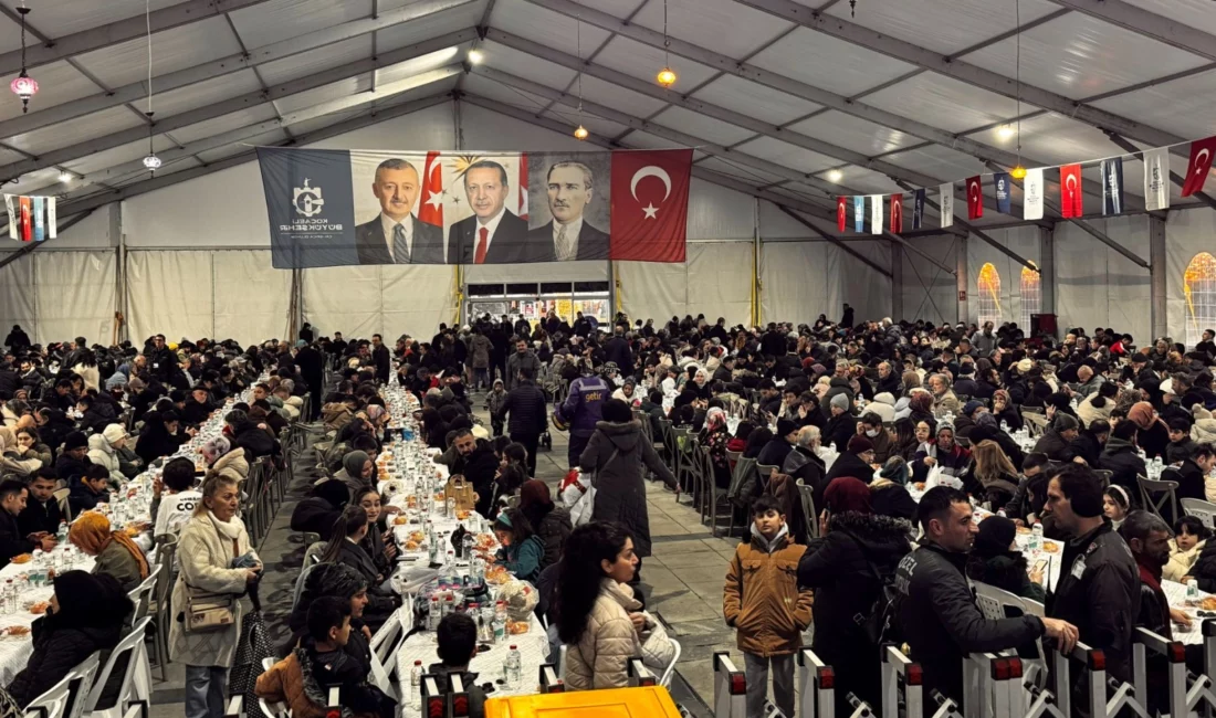 Kocaeli Büyükşehir Belediyesi’nin İzmit Kent Meydanı’na kurduğu Ramazan Çadırı’nda tasavvuf