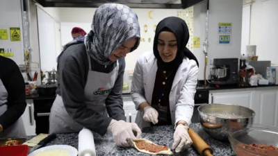 Sakarya Büyükşehir SAMEK mutfak atölyesinde düzenlenen özel etkinlikte, Ramazan ayının