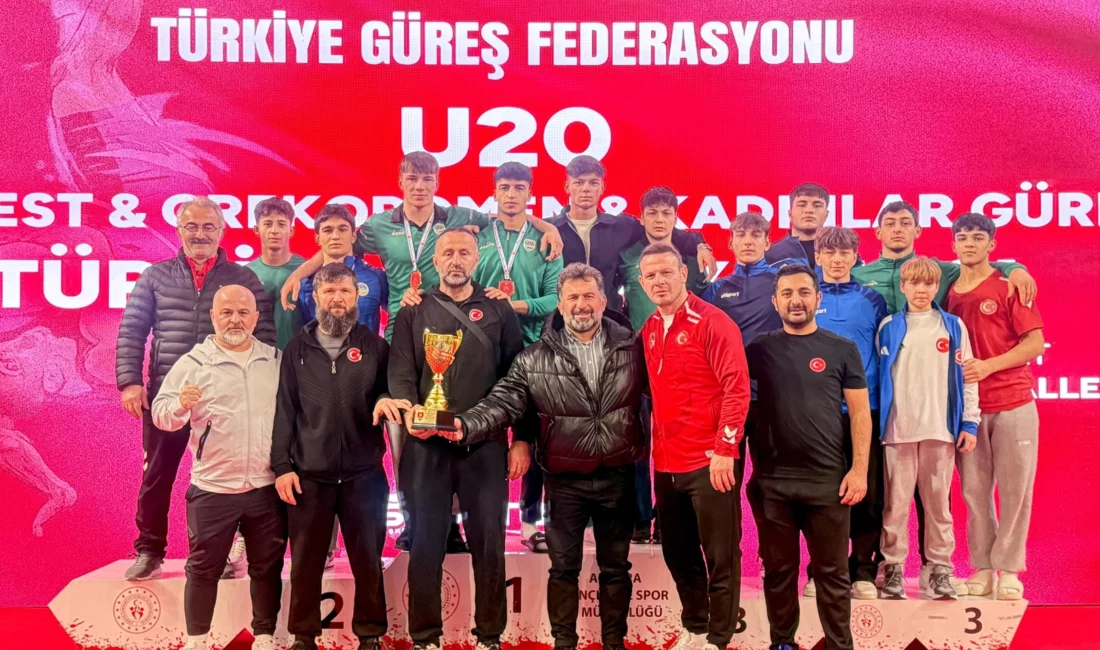 Sakarya Büyükşehir Belediyesi Spor Kulübü Güreş takımı sporcuları, başarılarına bir