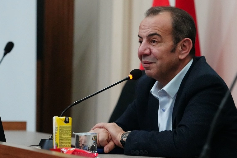 CHP'li Bolu Belediye Başkanı Tanju Özcan gözaltına alındığını duyurdu.