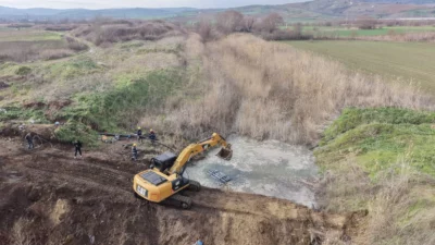 Kuraklıkla mücadele eden Tekirdağ’da, Naip Mahallesi’nden Marmara Denizi’ne boşa akan