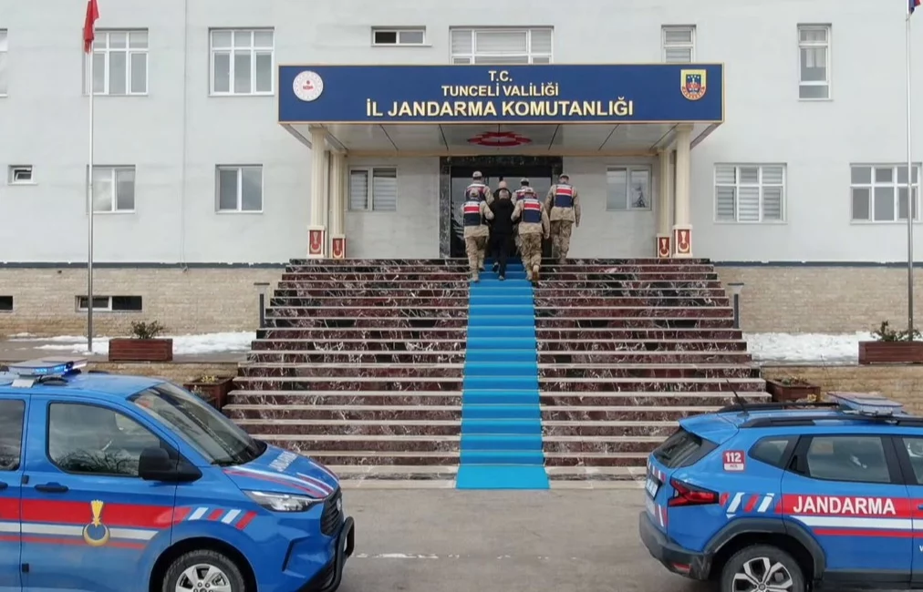 Tunceli İl Jandarma Komutanlığı ekipleri, teknik ve fiziki takiplerle aranan