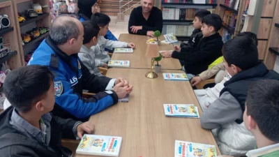 Van’da Emniyet Müdürlüğü’nün yürüttüğü kitap tahlili programı kapsamında yazar Yetkin