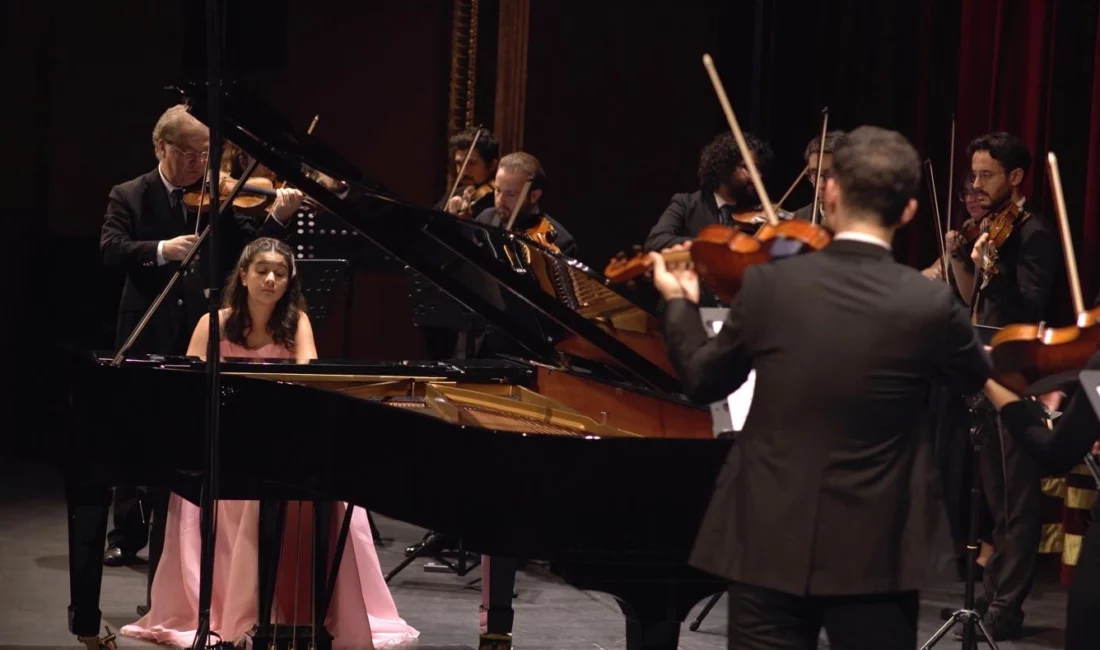 Mozarteum Üniversitesi Pre-College öğrencisi genç piyanist Elif Naz Ertuğrul, ENKA