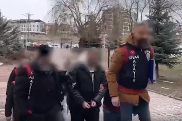 Emniyet Genel Müdürlüğü tarafından 22 ilde yapılan operasyonda vatandaşları 600