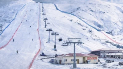 Ağrı’da uzun yıllardır tamamlanması beklenen Güneykaya Kayak Tesisi için yeniden