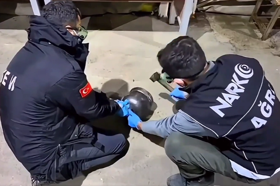 Ağrı İl Emniyet Müdürlüğü ekiplerinin yürüttüğü uyuşturucu operasyonunda, İran’dan ülkeye