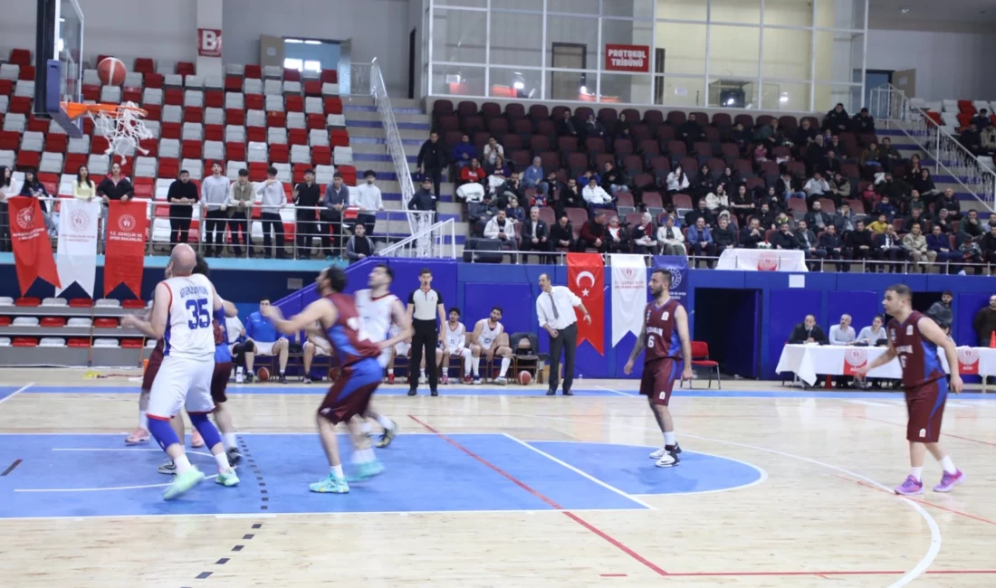 Erkekler Bölgesel Basketbol Ligi 3. hafta mücadelesinde Ağrı Gençlik Spor