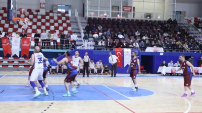 Erkekler Bölgesel Basketbol Ligi 3. hafta mücadelesinde Ağrı Gençlik Spor